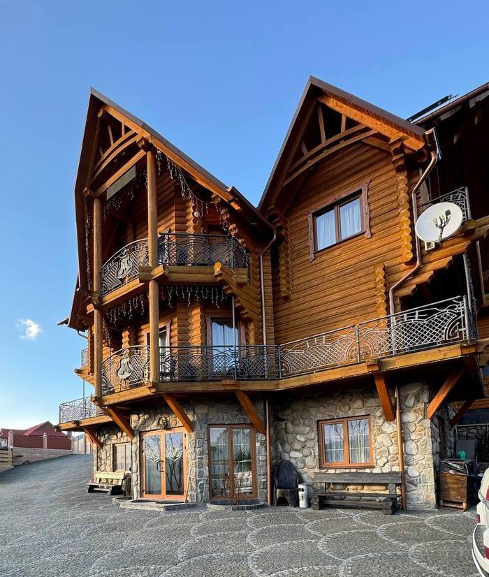 Гостинний двір М / GUEST HOUSE M