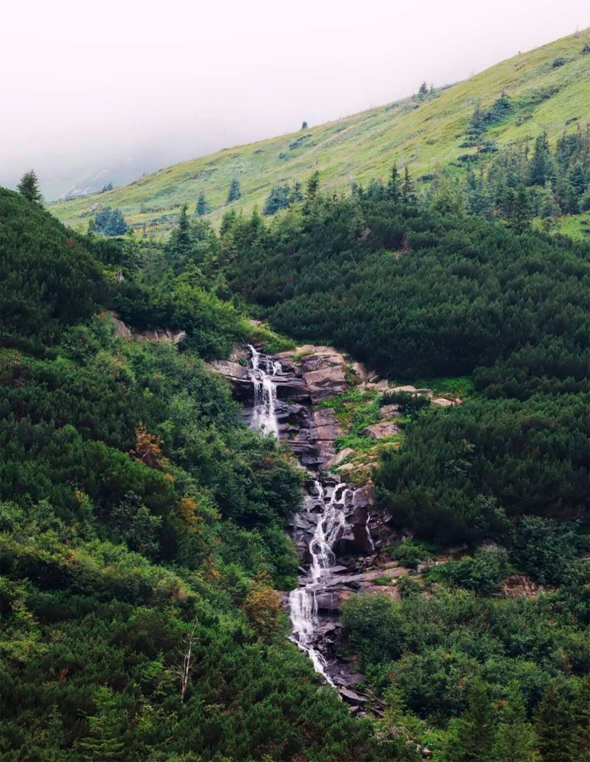 Мальовничі водоспади Ворохтянської громади