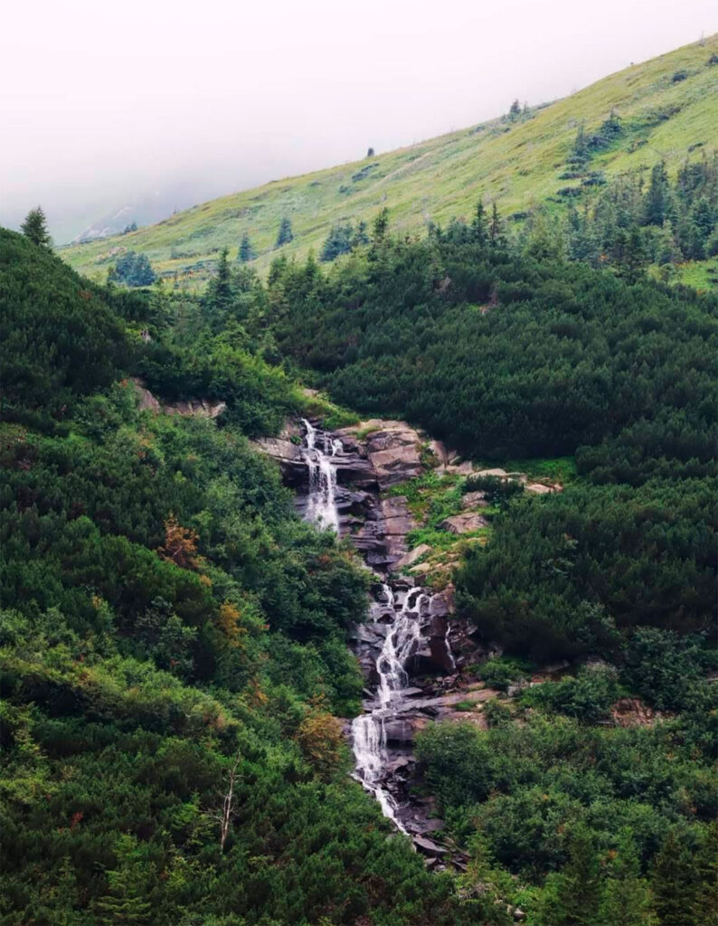 Мальовничі водоспади Ворохтянської громади