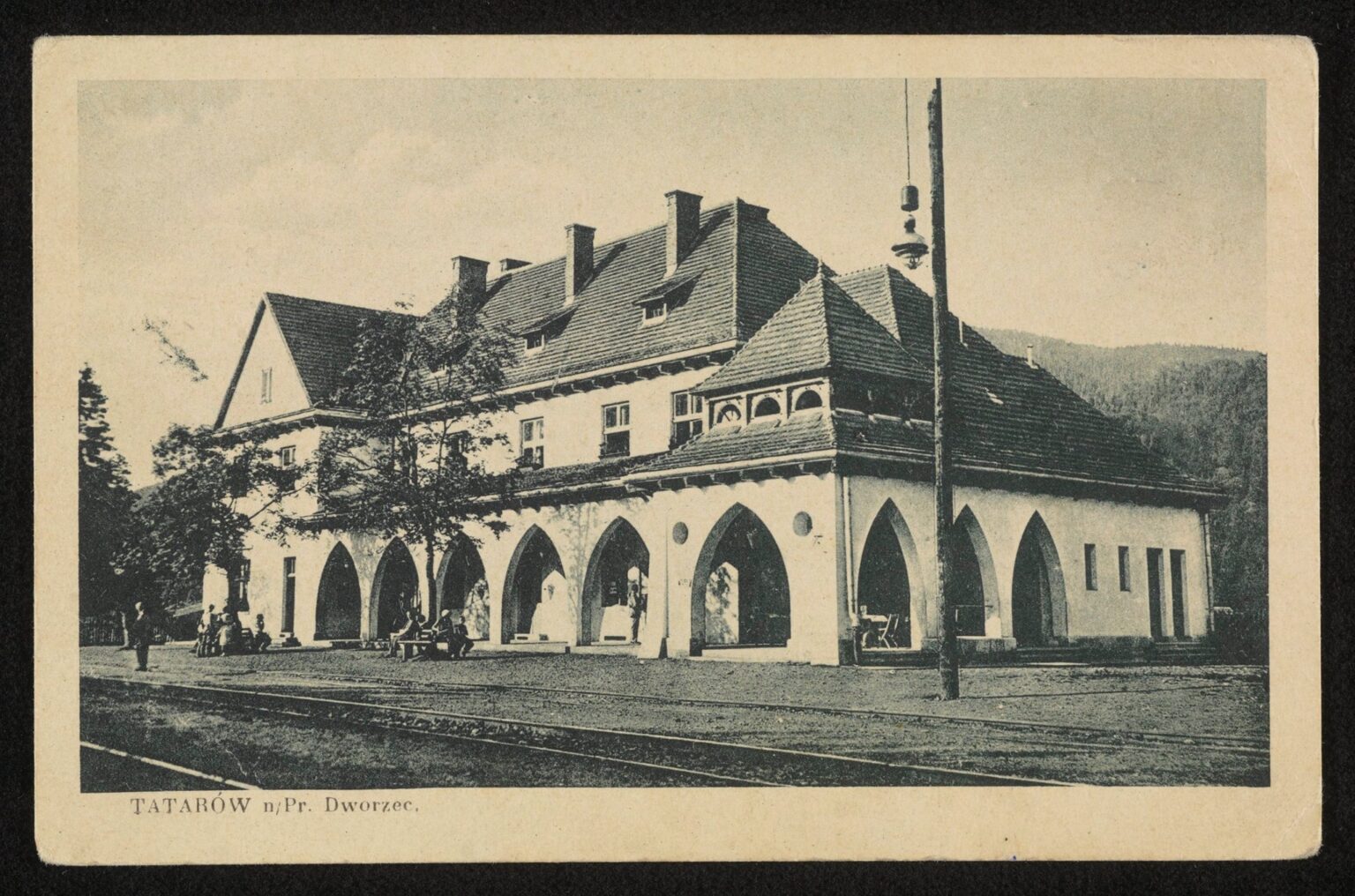 Чим цікава будівля вокзалу у Татарові