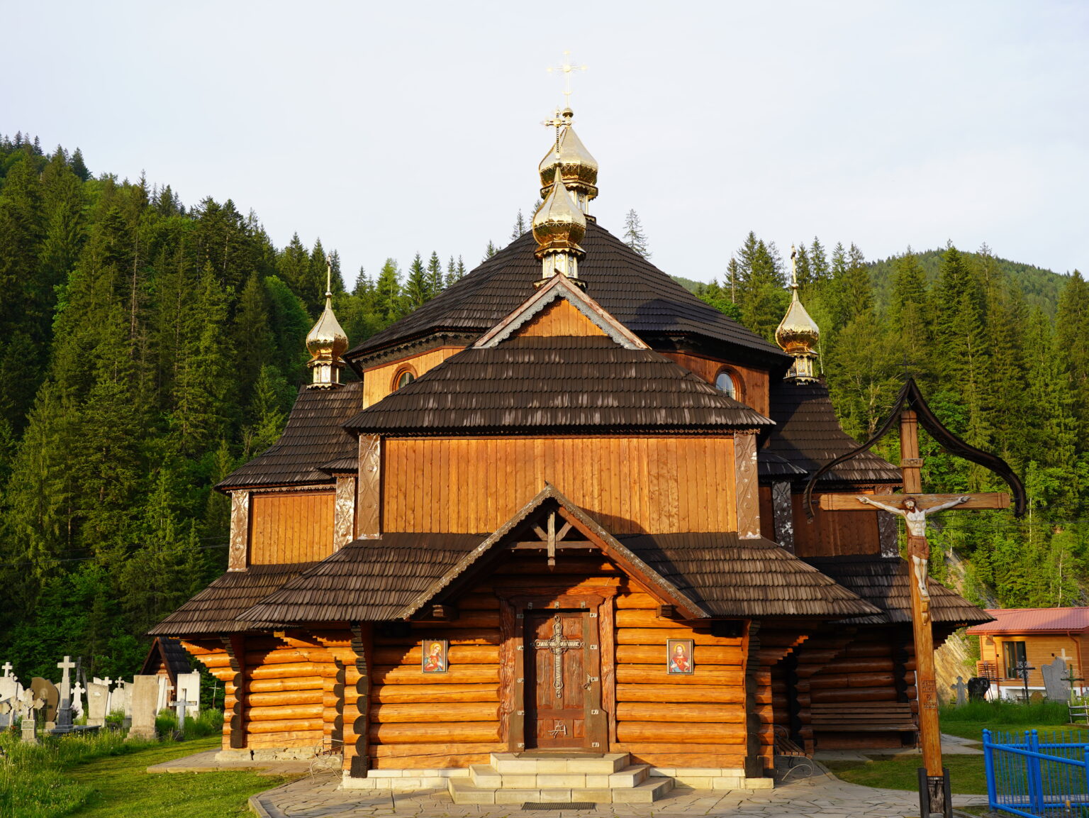 Татарівська святиня: церква Дмитрія Солунського у серці Карпат